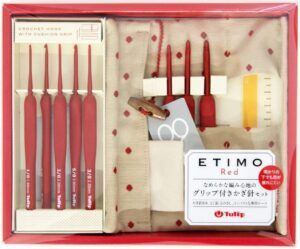 Consigue el Estuche con 8 Ganchillos Tulip Etimo Red Edition. Calidad, ergonomía y diseño en un set completo