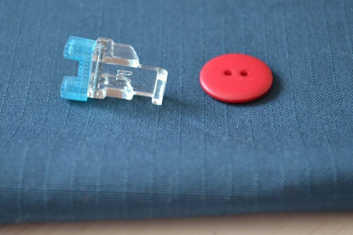 Prensatelas para coser botones a máquina